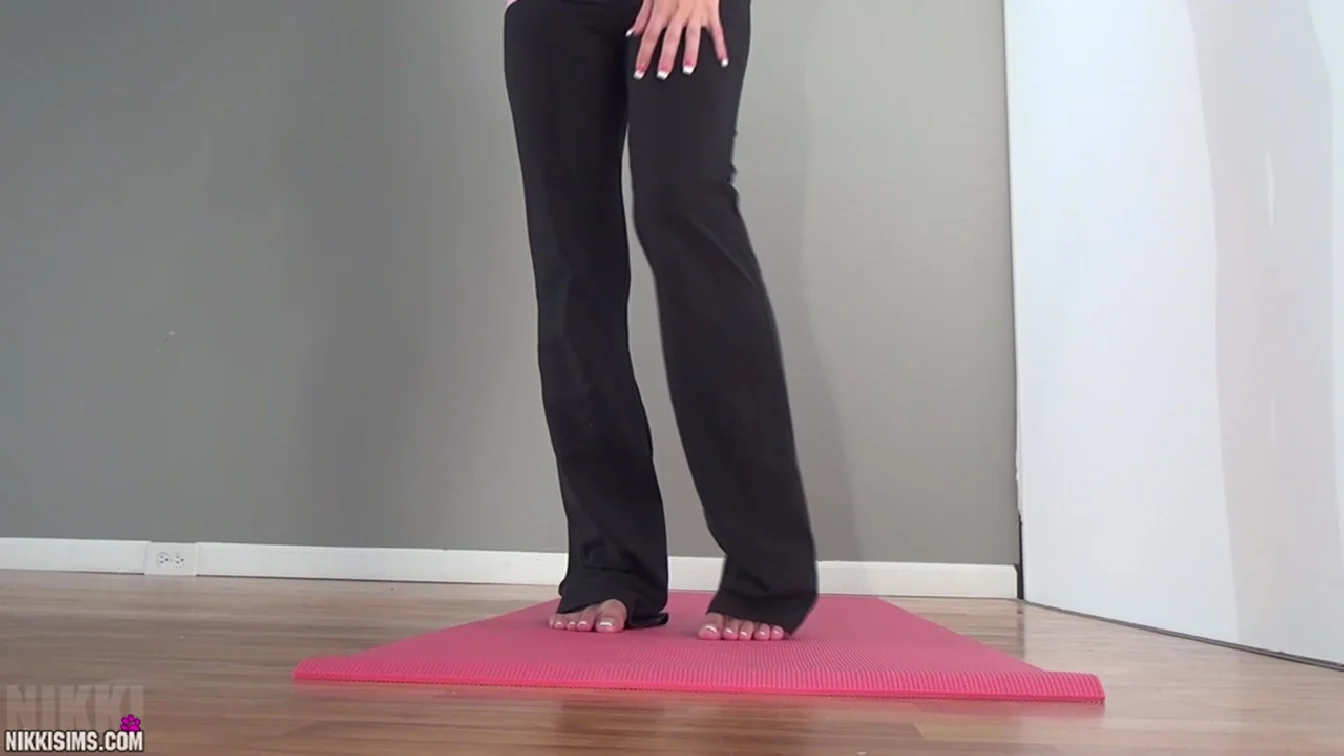 NikkiSims Yoga Full XXX